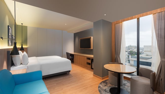 Park Inn & Suites By Radisson Rajkot - Deluxe Guestroom View