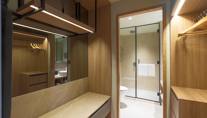Park Inn & Suites By Radisson Rajkot - Executive Bathroom