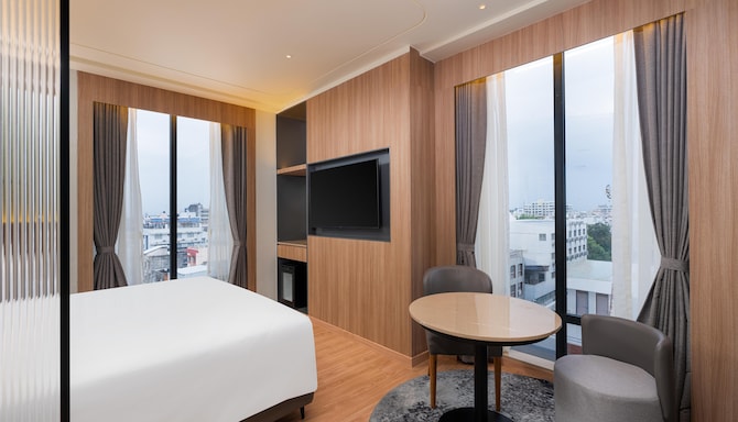 Park Inn & Suites By Radisson Rajkot - Deluxe Guestroom View