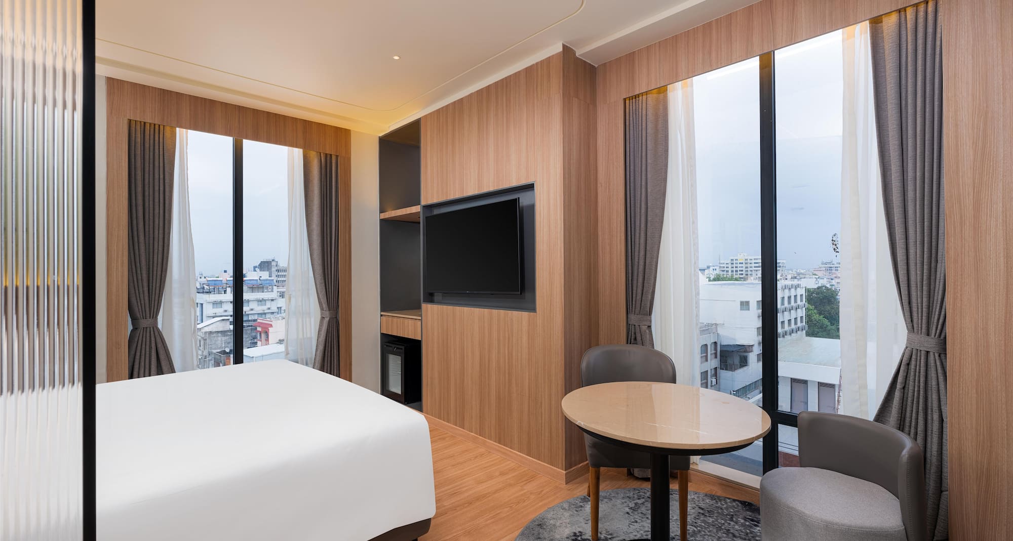 Park Inn & Suites By Radisson Rajkot - Deluxe Guestroom View