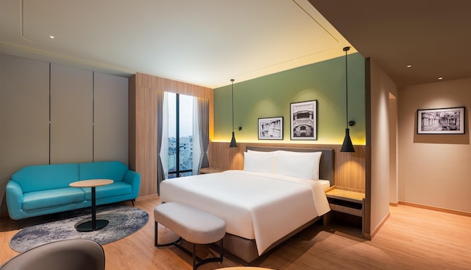 Park Inn & Suites By Radisson Rajkot - Executive Bedroom