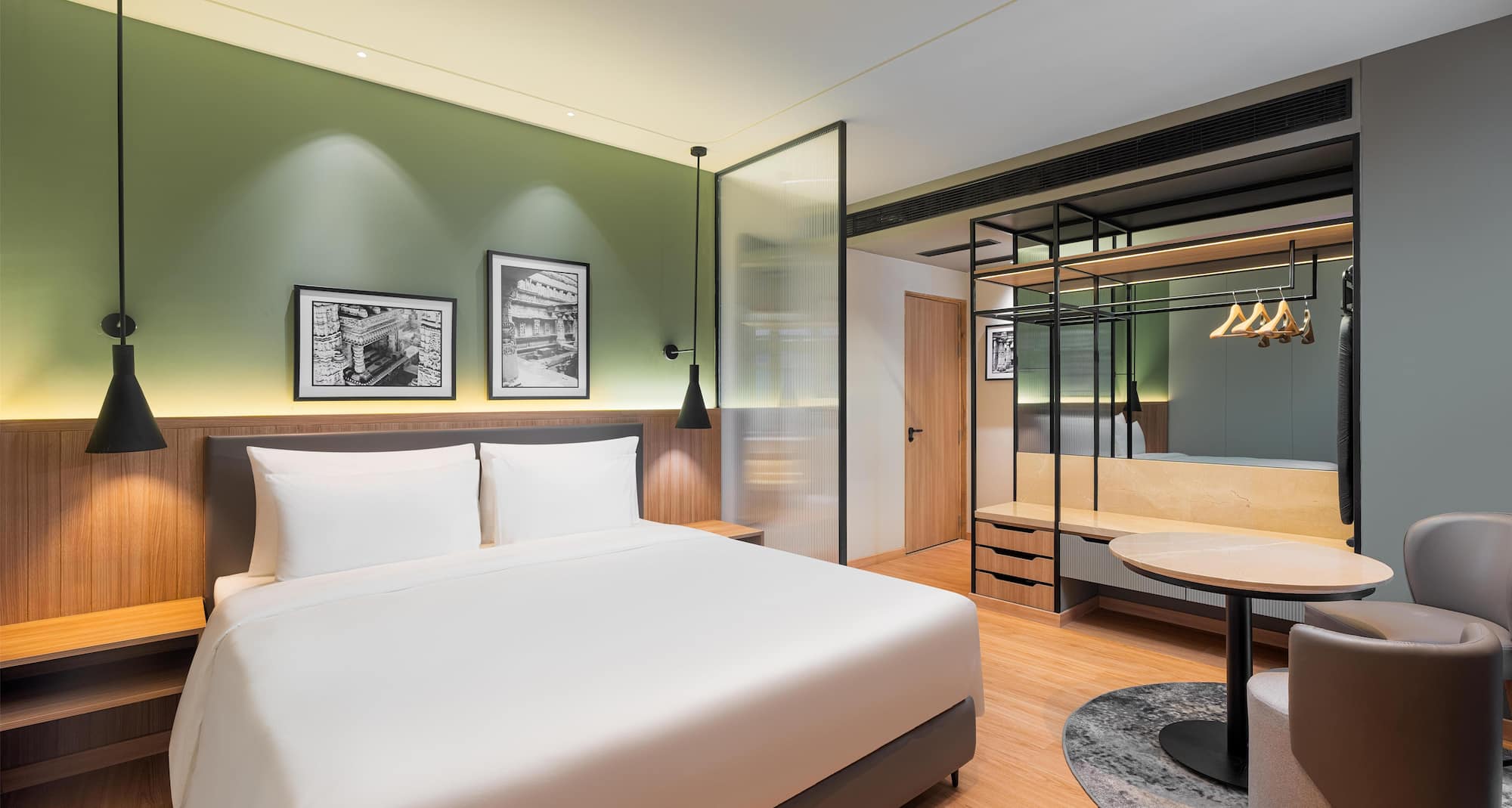 Park Inn & Suites By Radisson Rajkot - Deluxe Guestroom