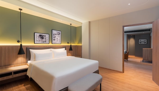 Park Inn & Suites By Radisson Rajkot - Rajkot Suite Guestroom