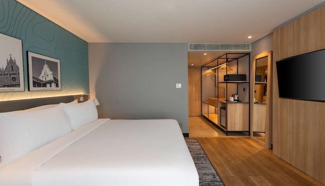 Park Inn & Suites by Radisson Thrissur East Fort - Standard Room King