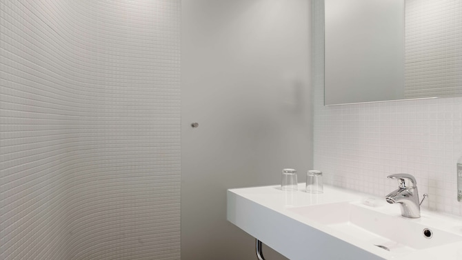 Park Plaza Amsterdam Airport - Superior Room Bathroom