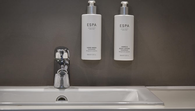 Park Plaza Amsterdam Airport - Salle de bain de la chambre