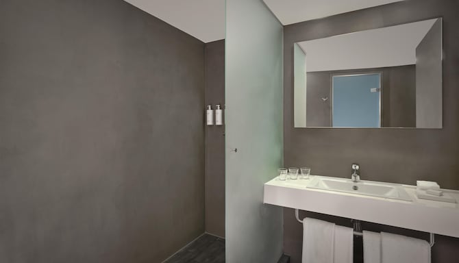 Park Plaza Amsterdam Airport - Salle de bain de la chambre