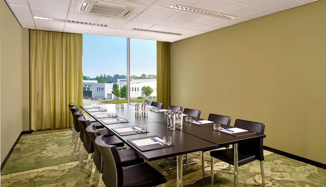 Field Room 10