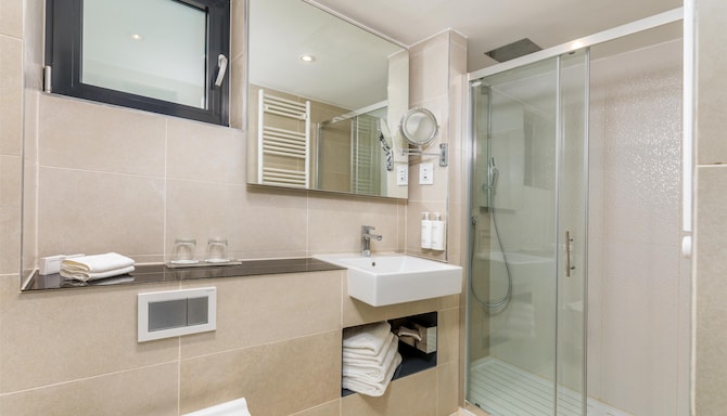 Park Plaza Arena Pula - Baño de la suite