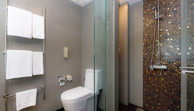 Park Plaza Bangkok Soi 18 - Guest room bathroom