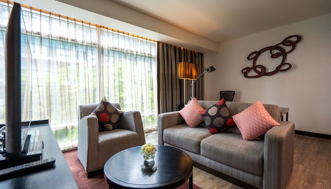 Park Plaza Bangkok Soi 18 - Junior Suite City View