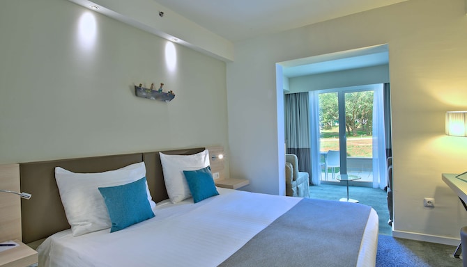 Park Plaza Belvedere Medulin - Family Room-Terrace