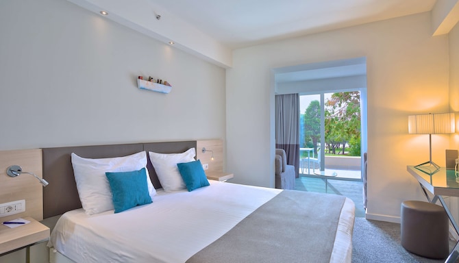 Park Plaza Belvedere Medulin - Family Room-Terrace Sea Side