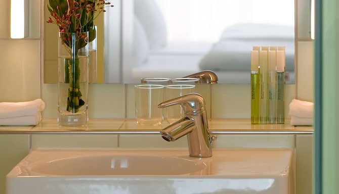 Park Plaza Berlin - Bathroom
