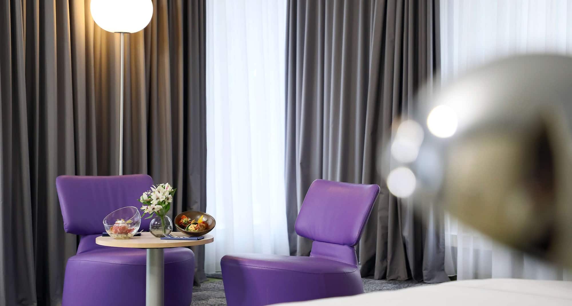 Park Plaza Berlin - Junior Suite sitting area