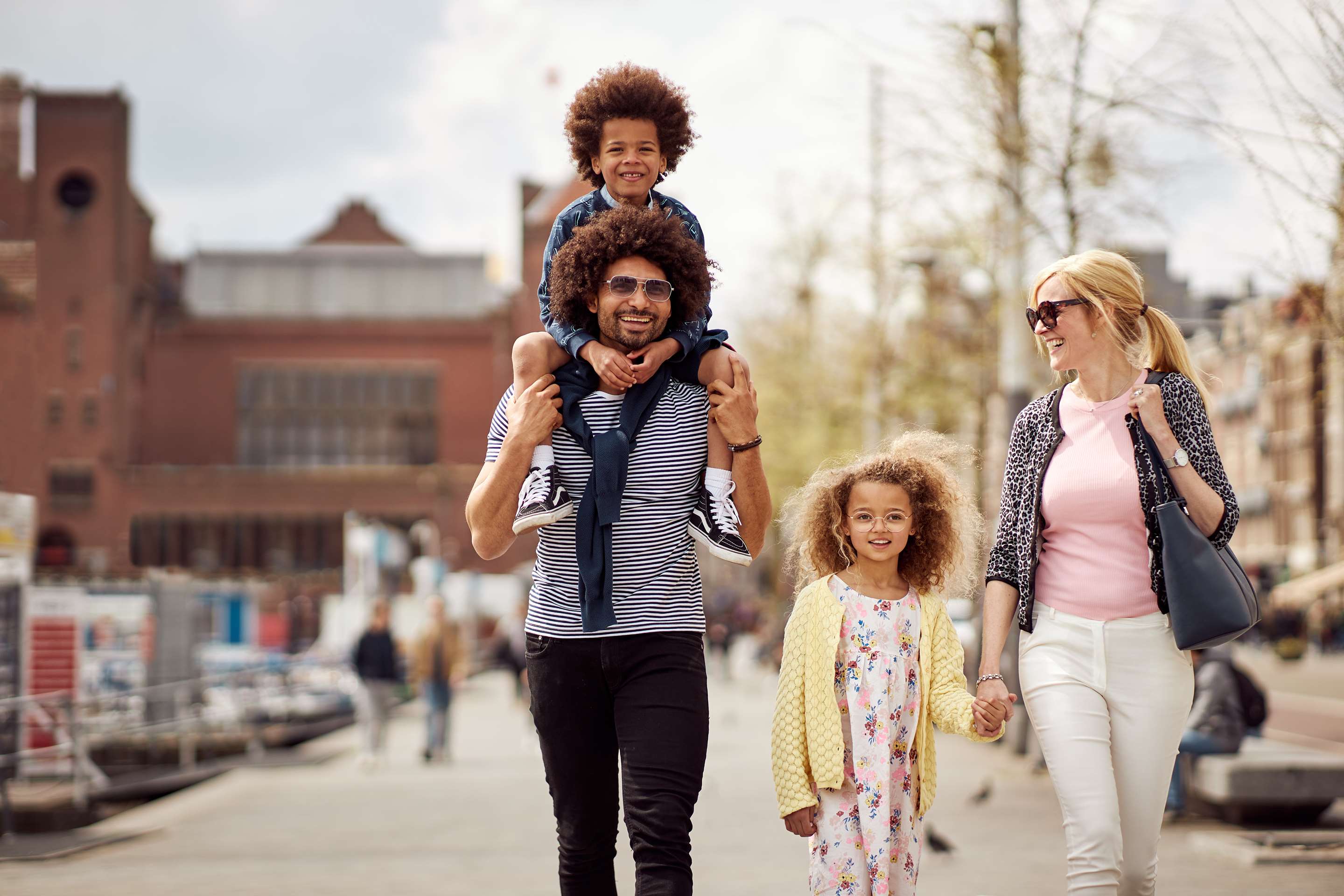 Park Plaza Brand - Family walking in Amsterdam