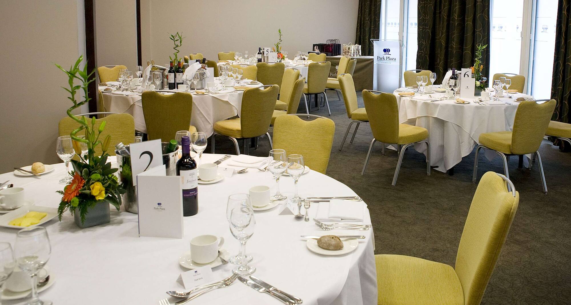 Park Plaza Cardiff – Tagungsraum – Bankettbestuhlung