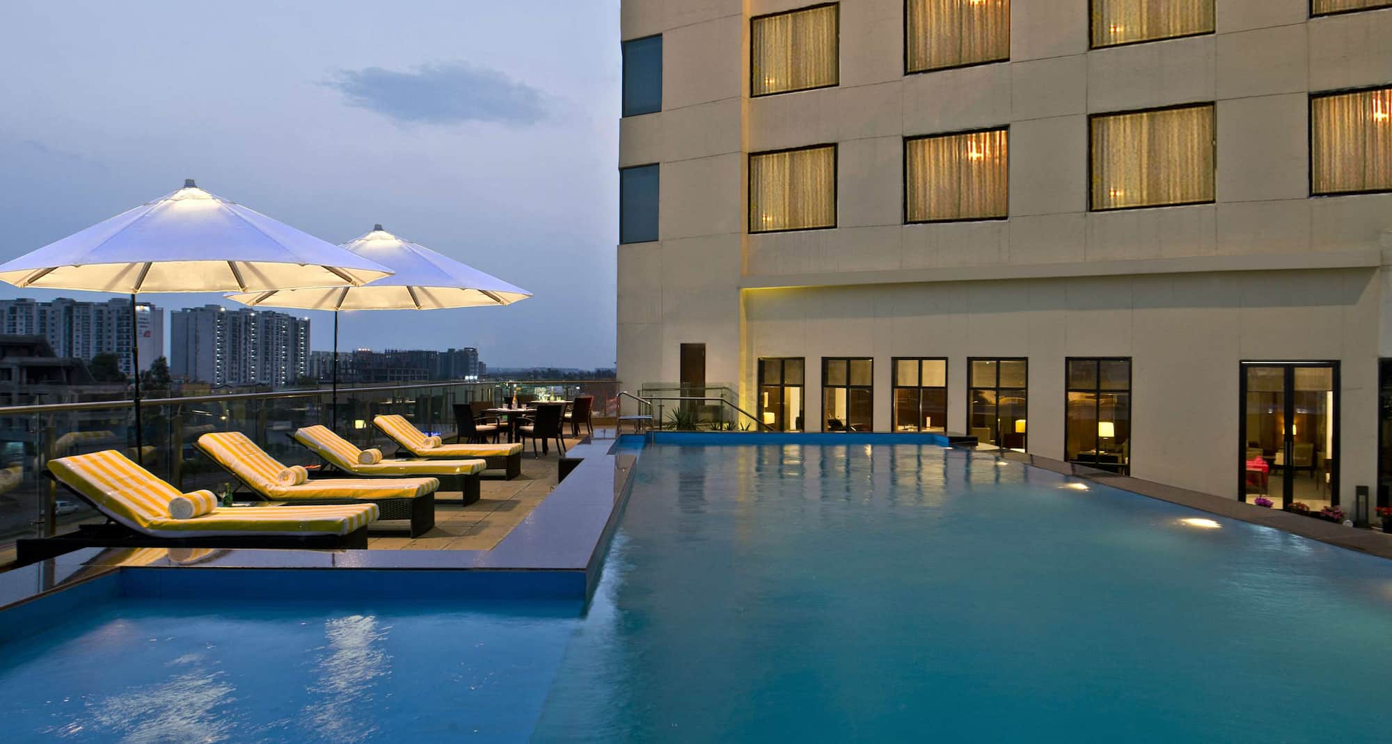 Park Plaza Chandigarh Zirakpur - स्विमिंग पूल