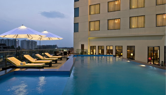 Park Plaza Chandigarh Zirakpur - Pool