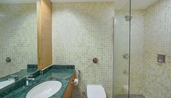 Park Plaza Chennai OMR - Room Bathroom