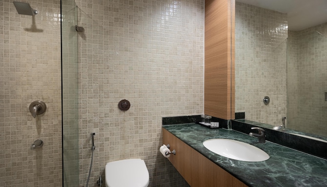 Park Plaza Chennai OMR - Deluxe Room Bathroom
