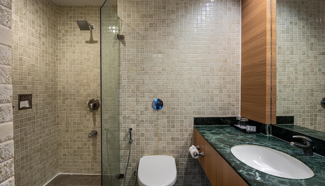 Park Plaza Chennai OMR - Superior Room Bathroom