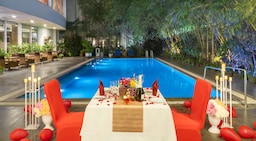 Park Plaza Chennai OMR - Pool Romantic Dinner