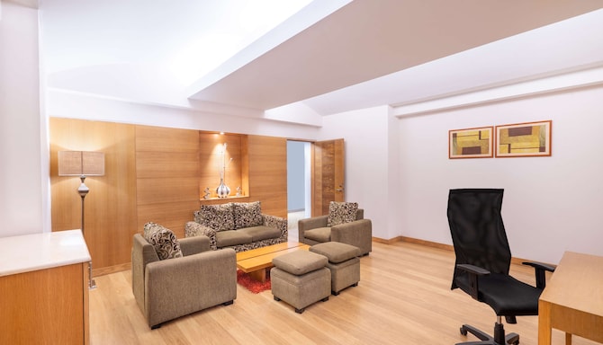 Park Plaza Chennai OMR - Suite Living Room