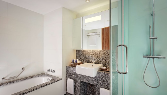 Park Plaza County Hall London - Guest room