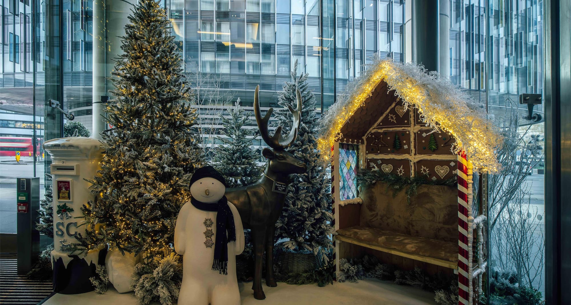 Park Plaza County Hall London - Christmas lobby