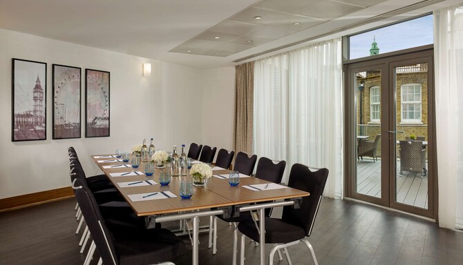 Park Plaza County Hall London - Terrace suite - board room
