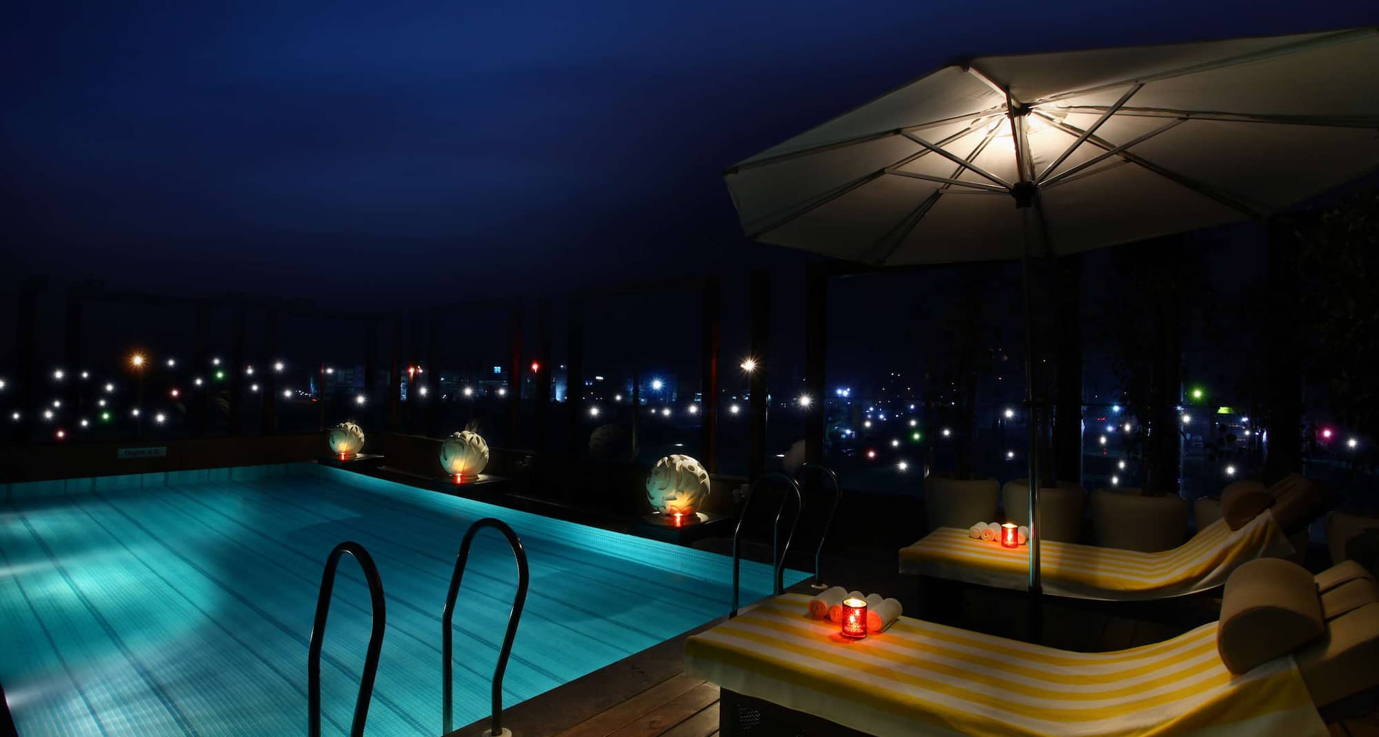 Park Plaza दिल्ली सीबीडी शाहदरा - स्विमिंग पूल