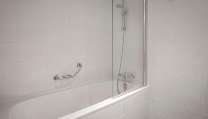 Park Plaza Eindhoven - Superior Queen Room Bathroom