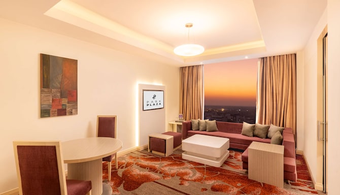Park Plaza Faridabad - Suite Living Room