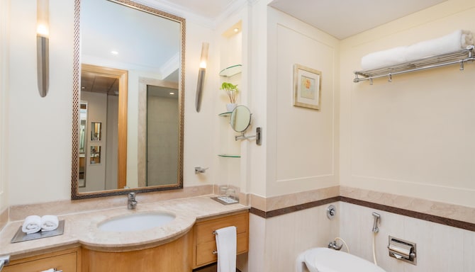 Park Plaza Gurugram - Superior Bathroom