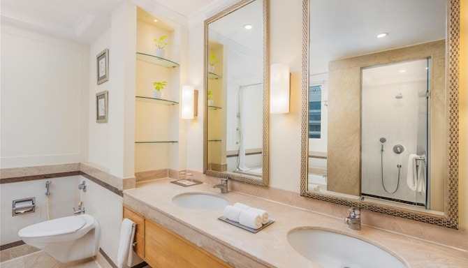 Park Plaza Gurugram - Suite Bathroom