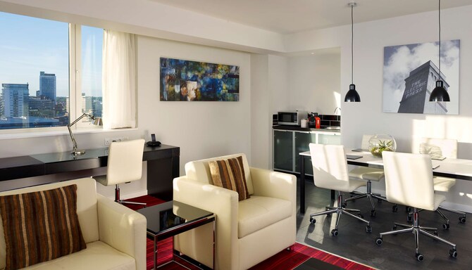 Park Plaza Leeds - Skyline Suite Living Area