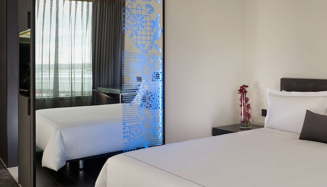 Park Plaza London Park Royal - Superior Room Mirror Detail