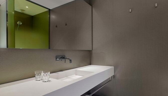 Park Plaza London Park Royal - Studio room bathroom