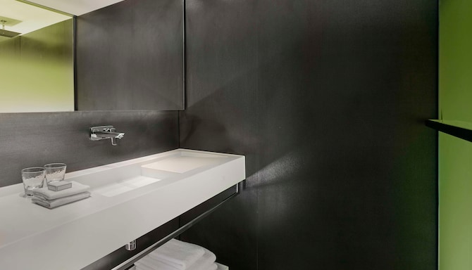 Park Plaza London Riverbank - 客房浴室