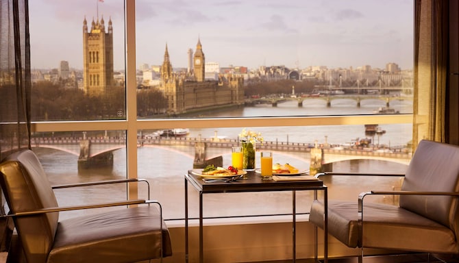 Park Plaza London Riverbank - Executive Lounge View