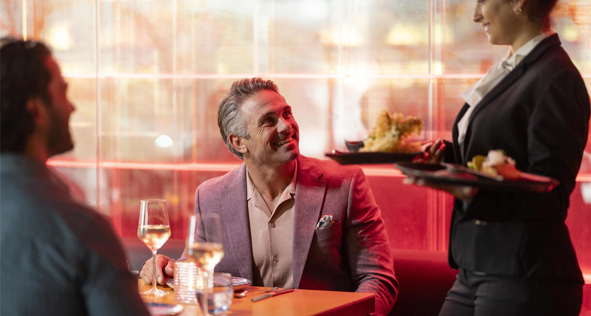 Park Plaza London Riverbank - Chino latino couple