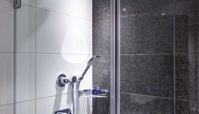 Park Plaza London Riverbank - 套房浴室