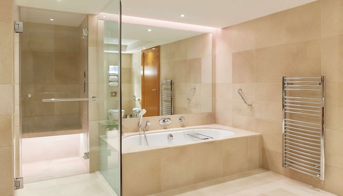 Park Plaza London Riverbank - Penthouse Bathroom Bath Steam Room