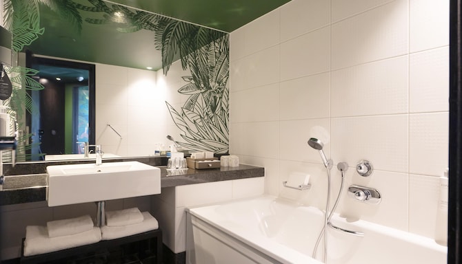 Park Plaza London Riverbank - 套房浴室