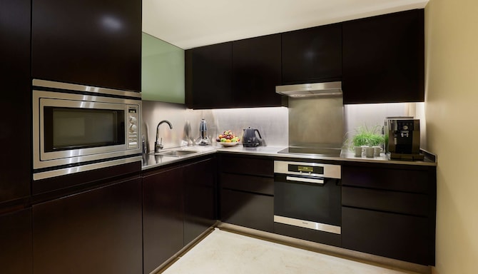 Park Plaza London Riverbank - Penthouse Kitchen