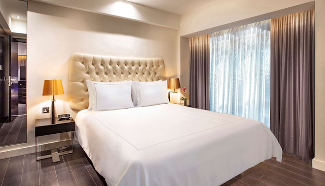 Park Plaza London Riverbank - One Bedroom Suite