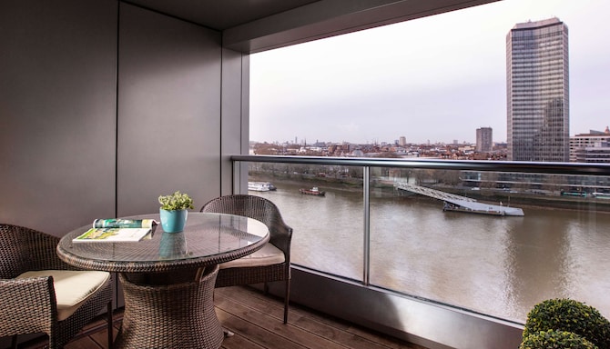 伦敦河畔丽亭酒店 - 单卧室河景套房（带阳台和小厨房）