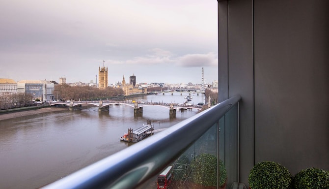 伦敦河畔丽亭酒店 - 单卧室河景套房（带阳台和小厨房）