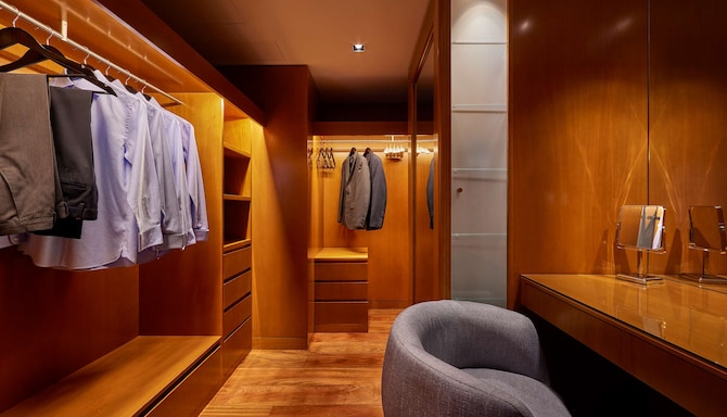 Park Plaza London Riverbank - Penthouse Dressing Room